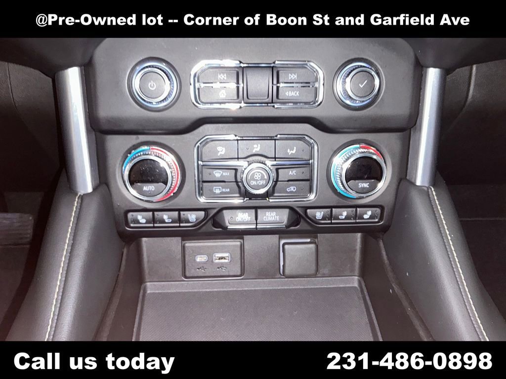 Used 2021 WHITE FROST TRICOAT GMC SLT image 19