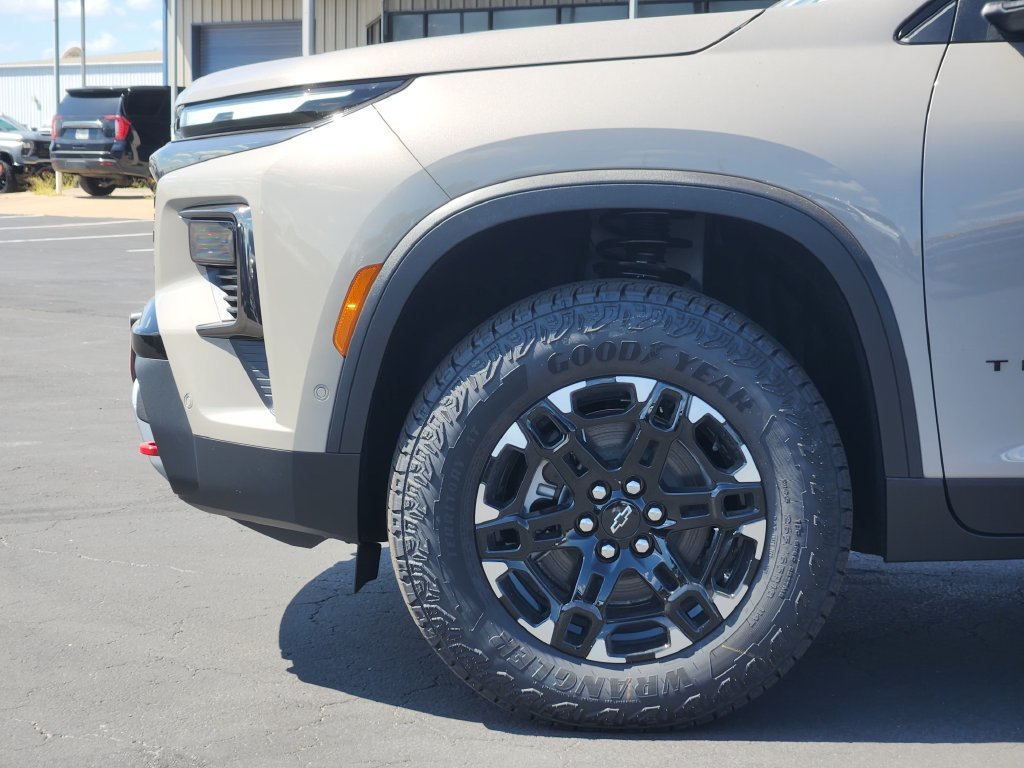 Used 2027 Beige Chevrolet Z71 image 6