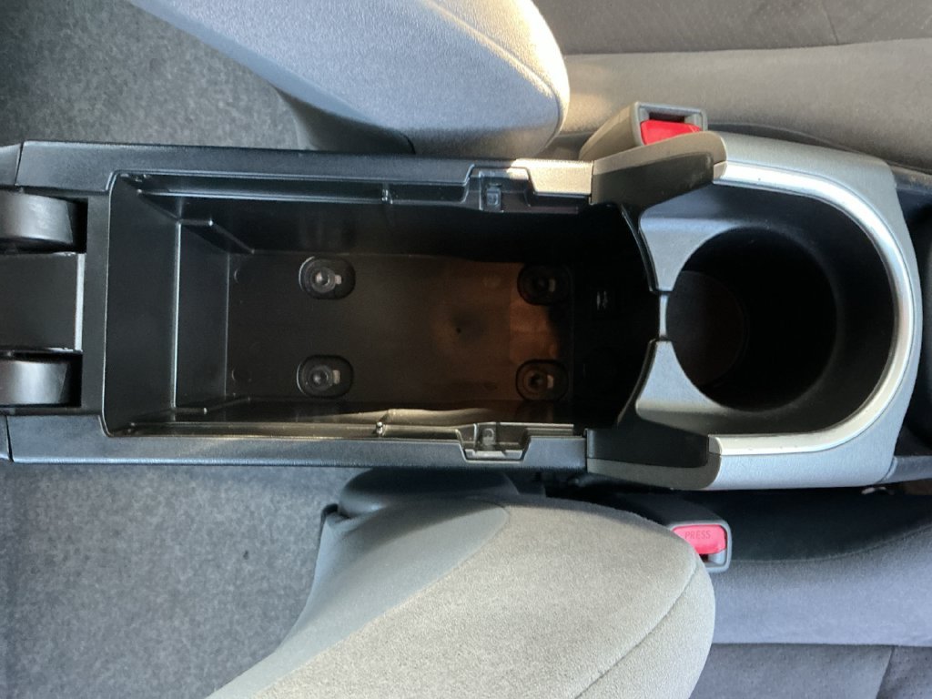 Used 2015 Silver Toyota Three image 33