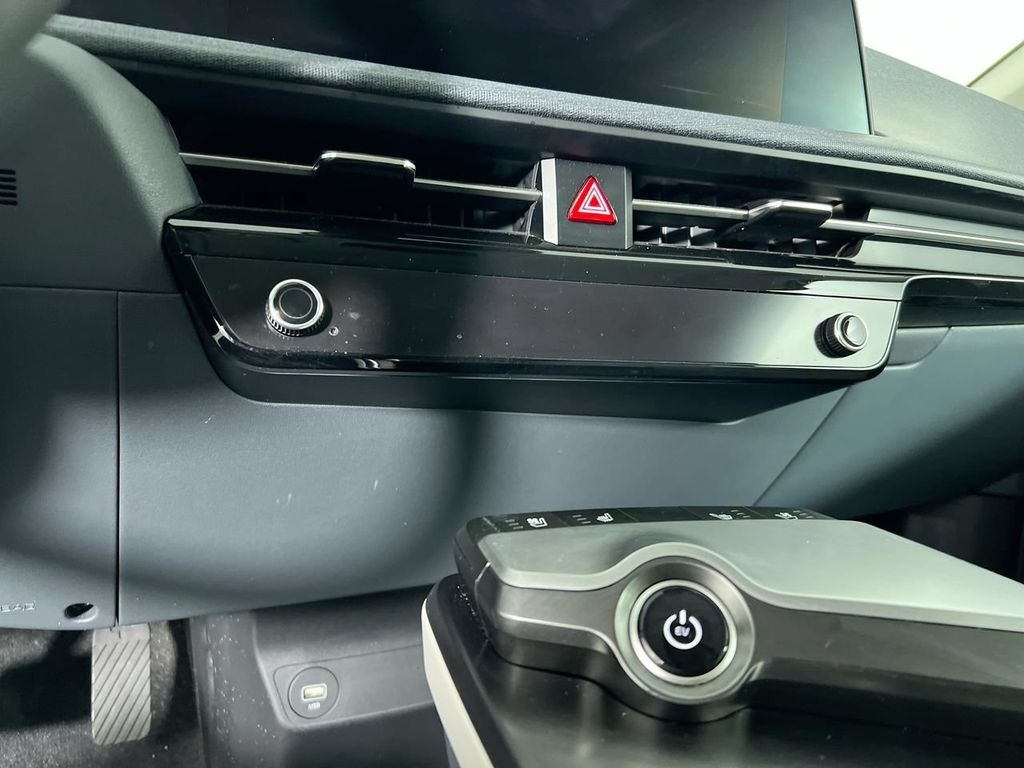 Certified Used 2024 Black Kia Wind image 18