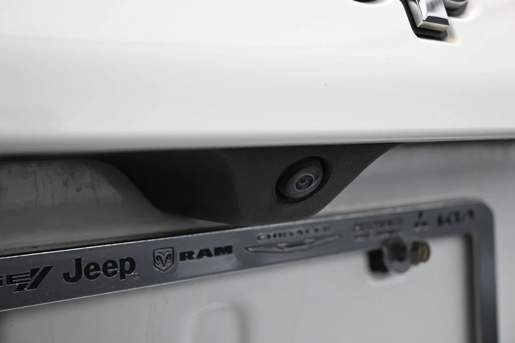 Used 2023 Bright White Clearcoat Jeep Latitude image 29