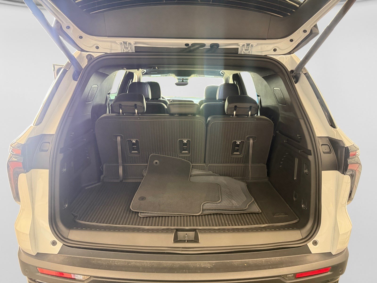 2027 Chevrolet Traverse LT - Photo 17