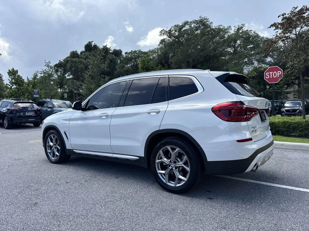 Used 2021 Alpine White BMW sDrive30i image 26