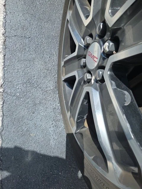 Used 2018 White GMC Denali image 4