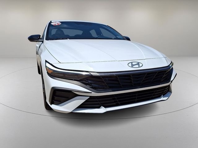 Certified Used 2025 White Hyundai SEL Sport image 2