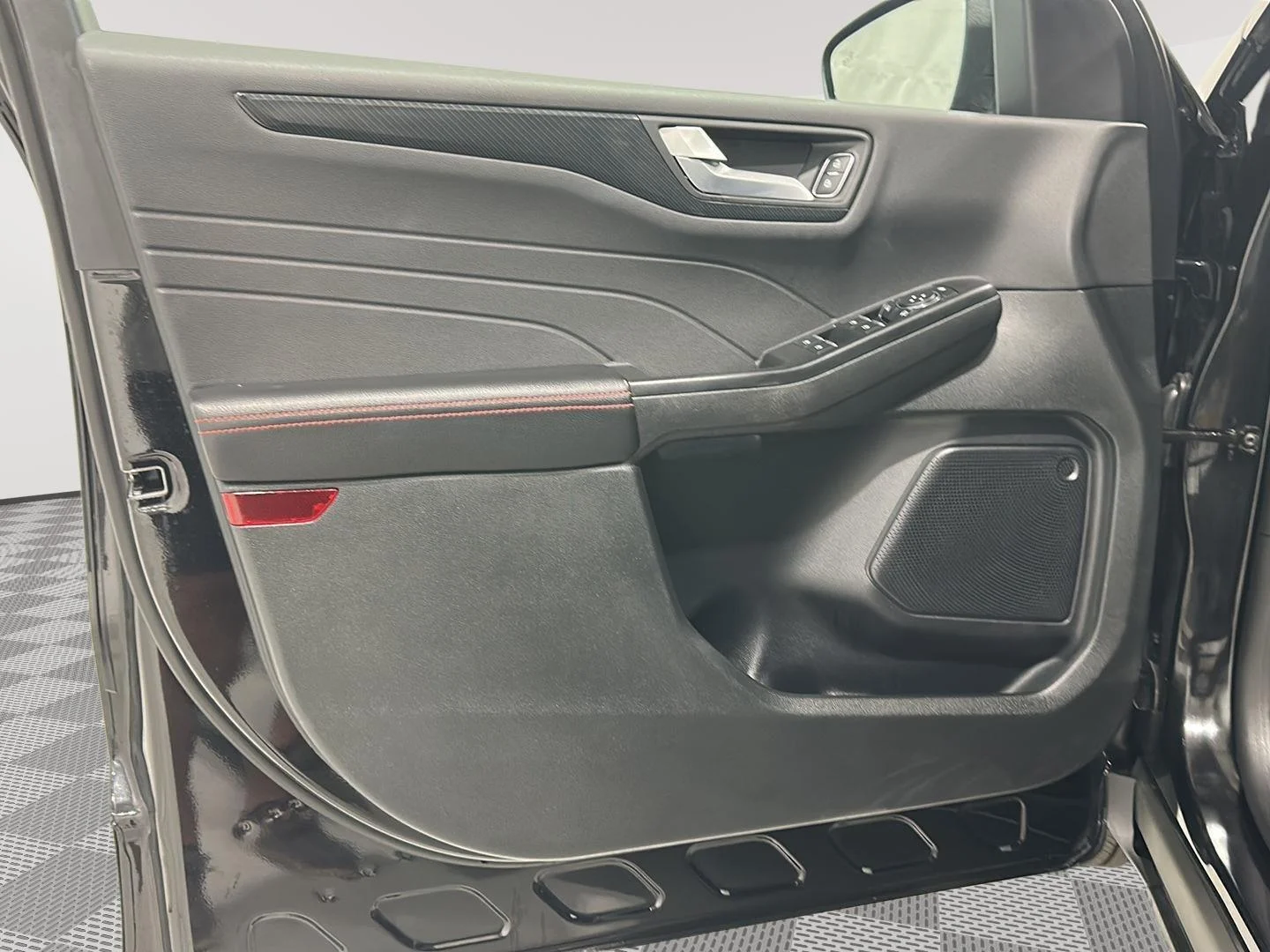 Used 2025 Agate Black Metallic Ford ST-Line image 20