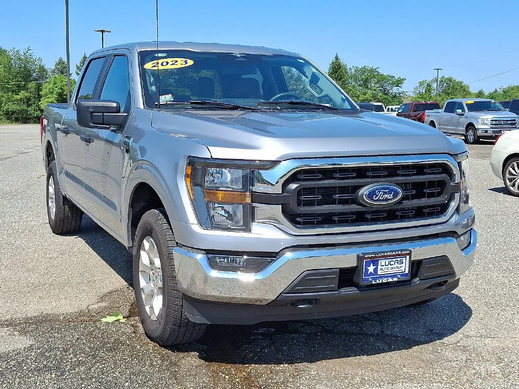Used 2023 Silver Ford XLT image 2