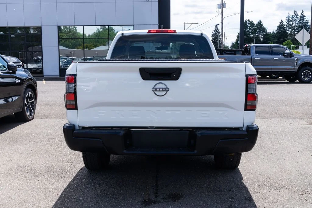 Used 2022 White Nissan S image 5