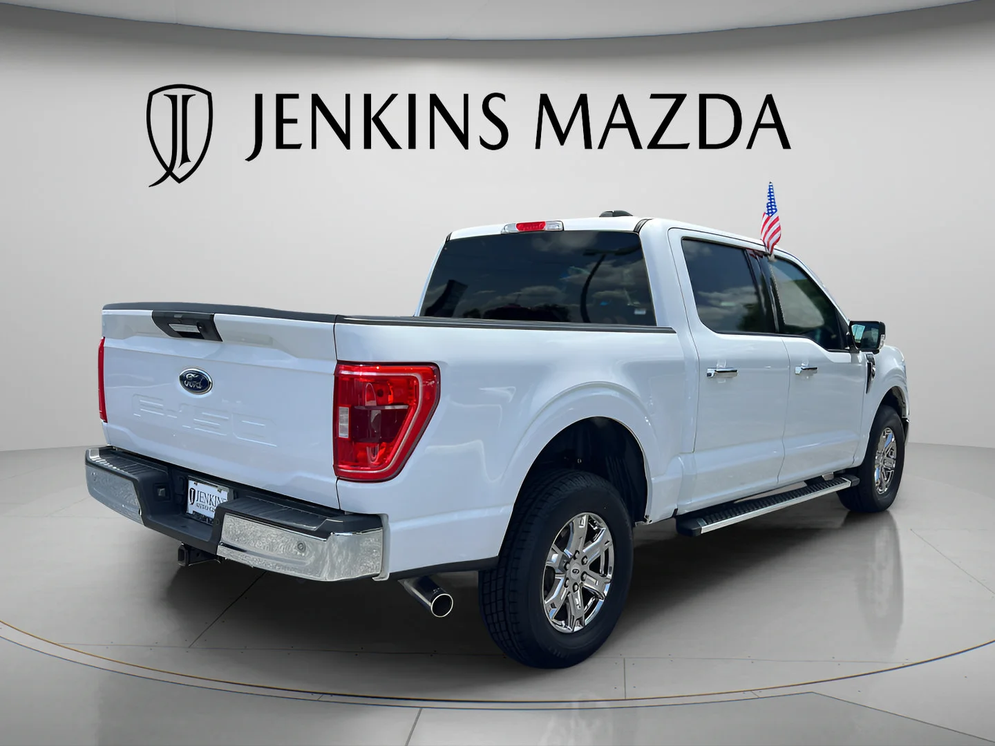 Used 2023 Oxford White Ford XLT image 7