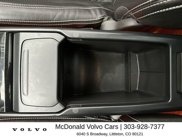 Used 2019 White Volvo R-Design image 21