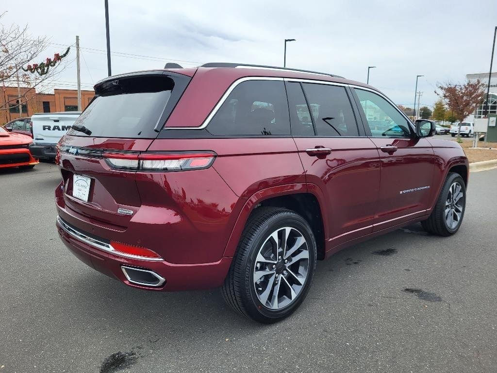 New 2024 Velvet Red Pearl-Coat Exterior Paint Jeep Overland image 22