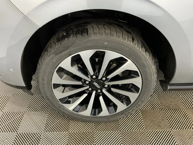 Used 2023 Silver Lincoln Reserve image 7