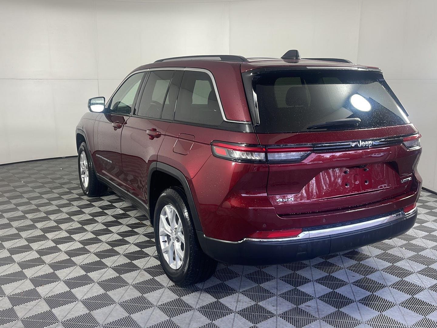 Used 2023 Velvet Red Pearlcoat Jeep Limited image 8