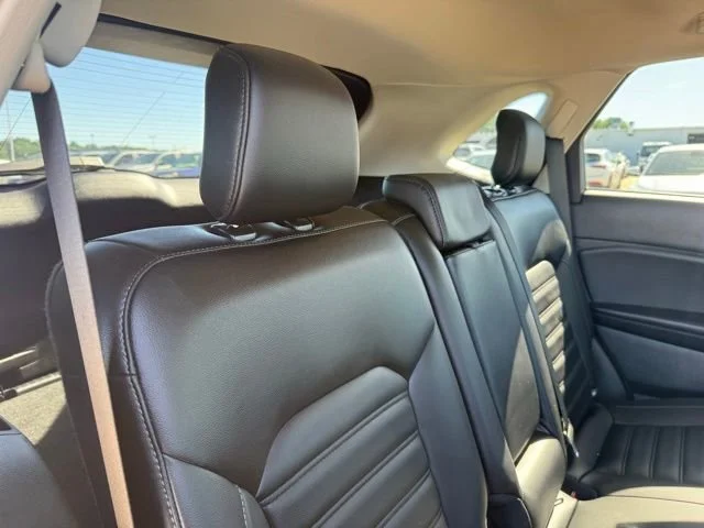 Used 2022 Black Ford SEL image 45