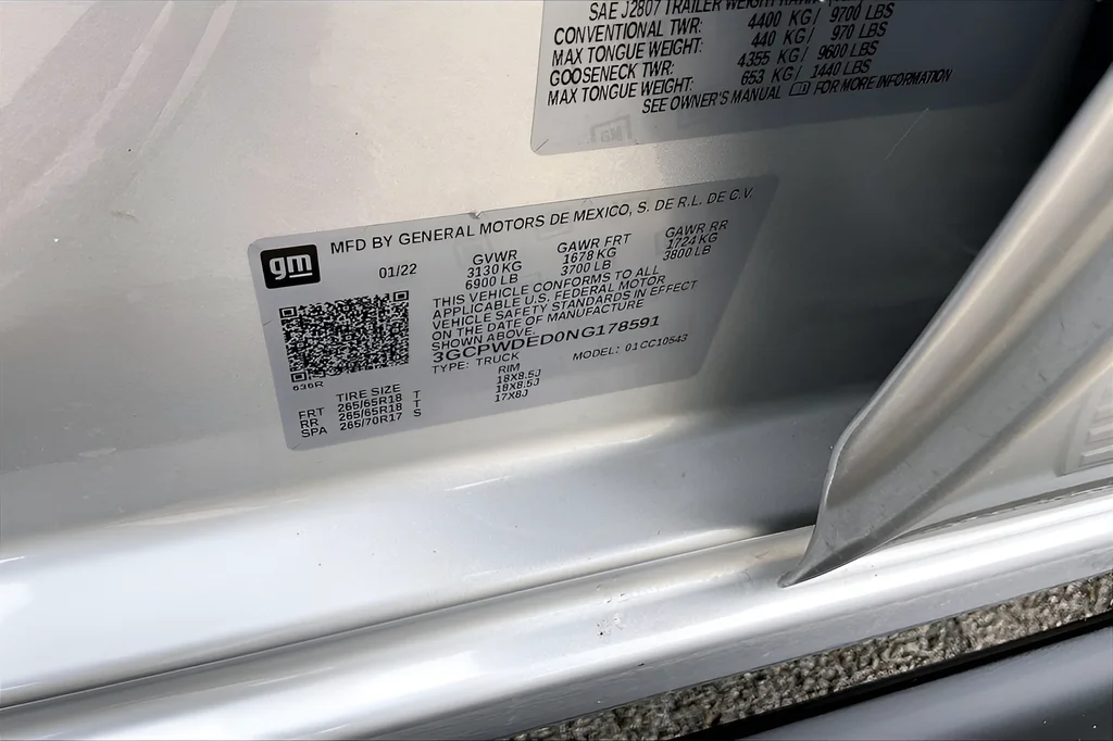 Used 2022 Silver Chevrolet RST image 30