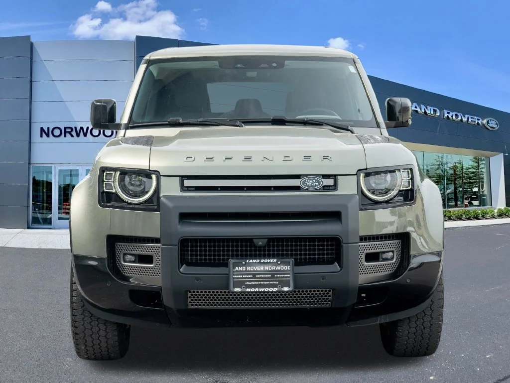 Used 2024 Green Land Rover X-Dynamic SE image 2