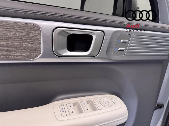 Used 2025 Silver Hyundai Calligraphy image 36