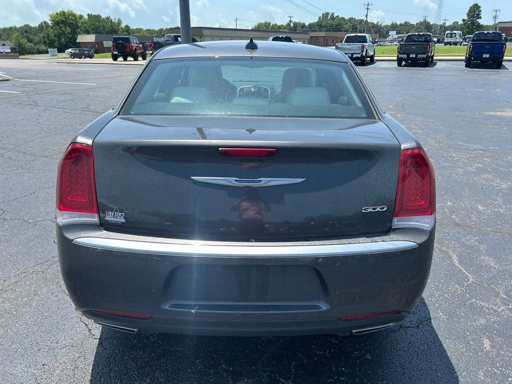 Used 2021 Granite Crystal Clearcoat Metallic Chrysler Touring image 6