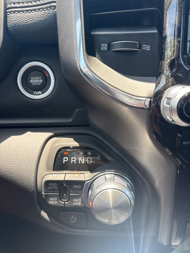 New 2026 Granite Crystal Metallic Clear-Coat Exterior Paint RAM Laramie image 25
