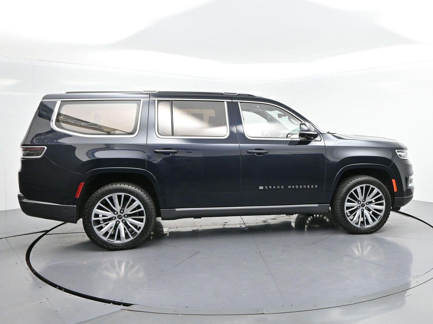 Used 2022 Blue Jeep Series III image 8