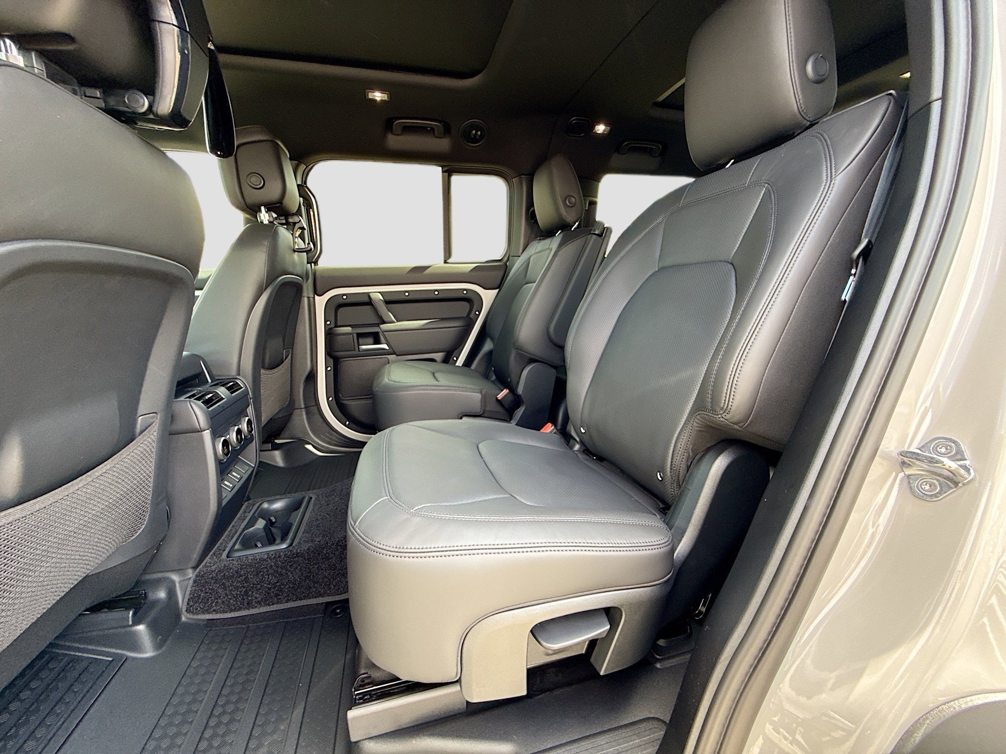 2026 Land Rover Defender S - Photo 22