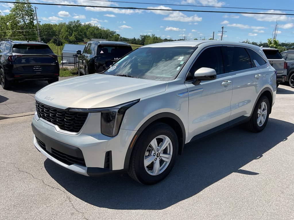 Used 2026 Ivory Silver Kia LX image 4
