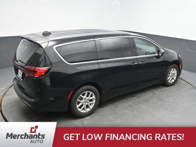 Used 2025 Black Chrysler Select image 40