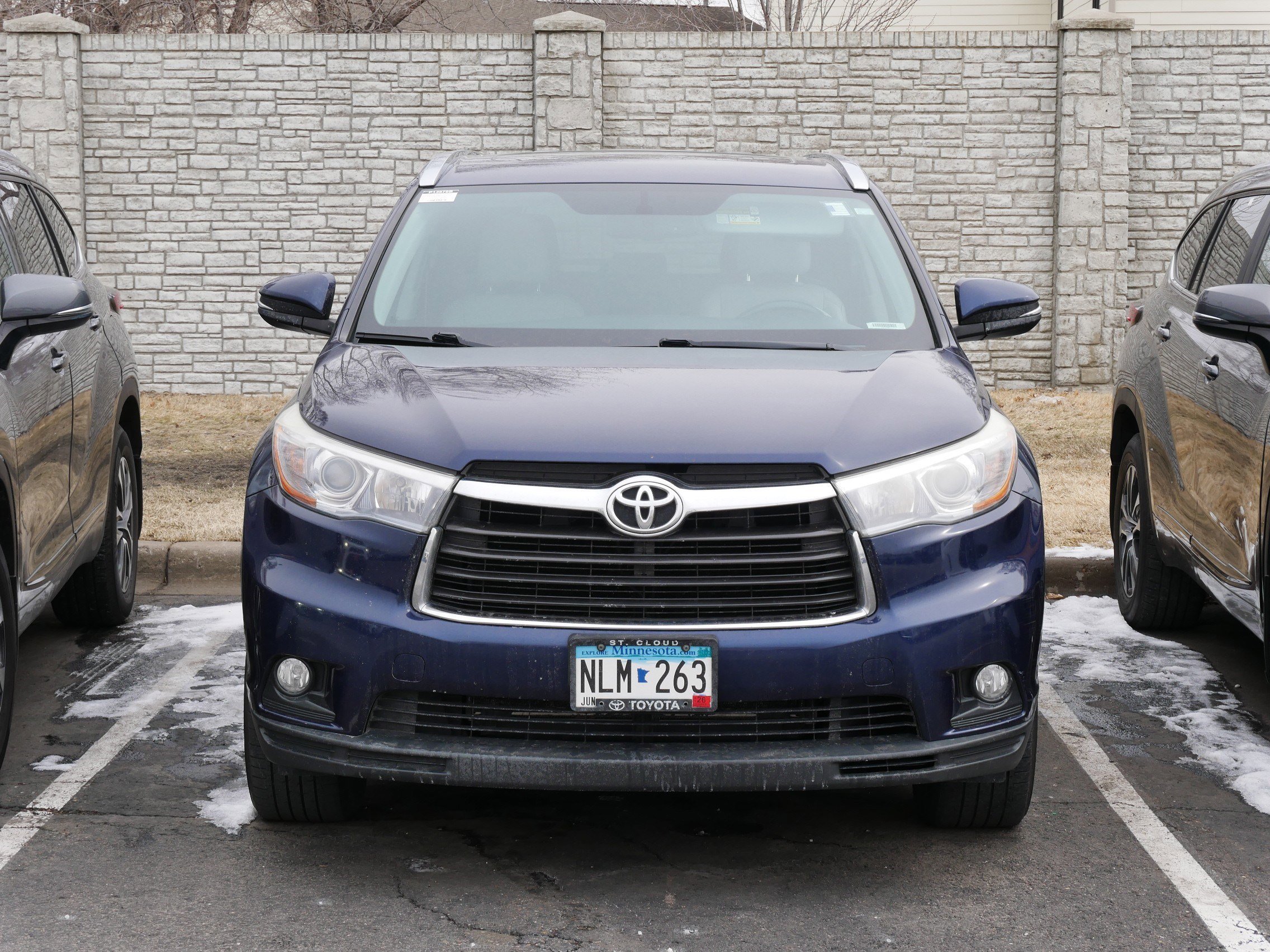 Used 2015 Toyota Highlander XLE with VIN 5TDJKRFH3FS170536 for sale in Brooklyn Center, Minnesota