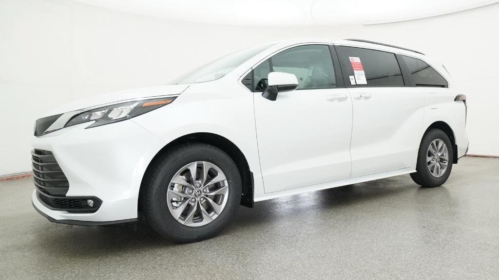 New 2026 Wind Chill Pearl Toyota XLE image 28