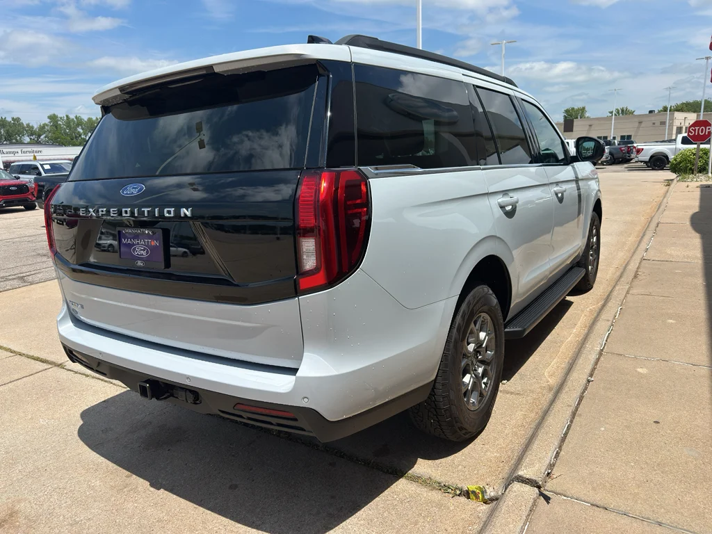 New 2025 Space Silver Metallic Ford Active image 5