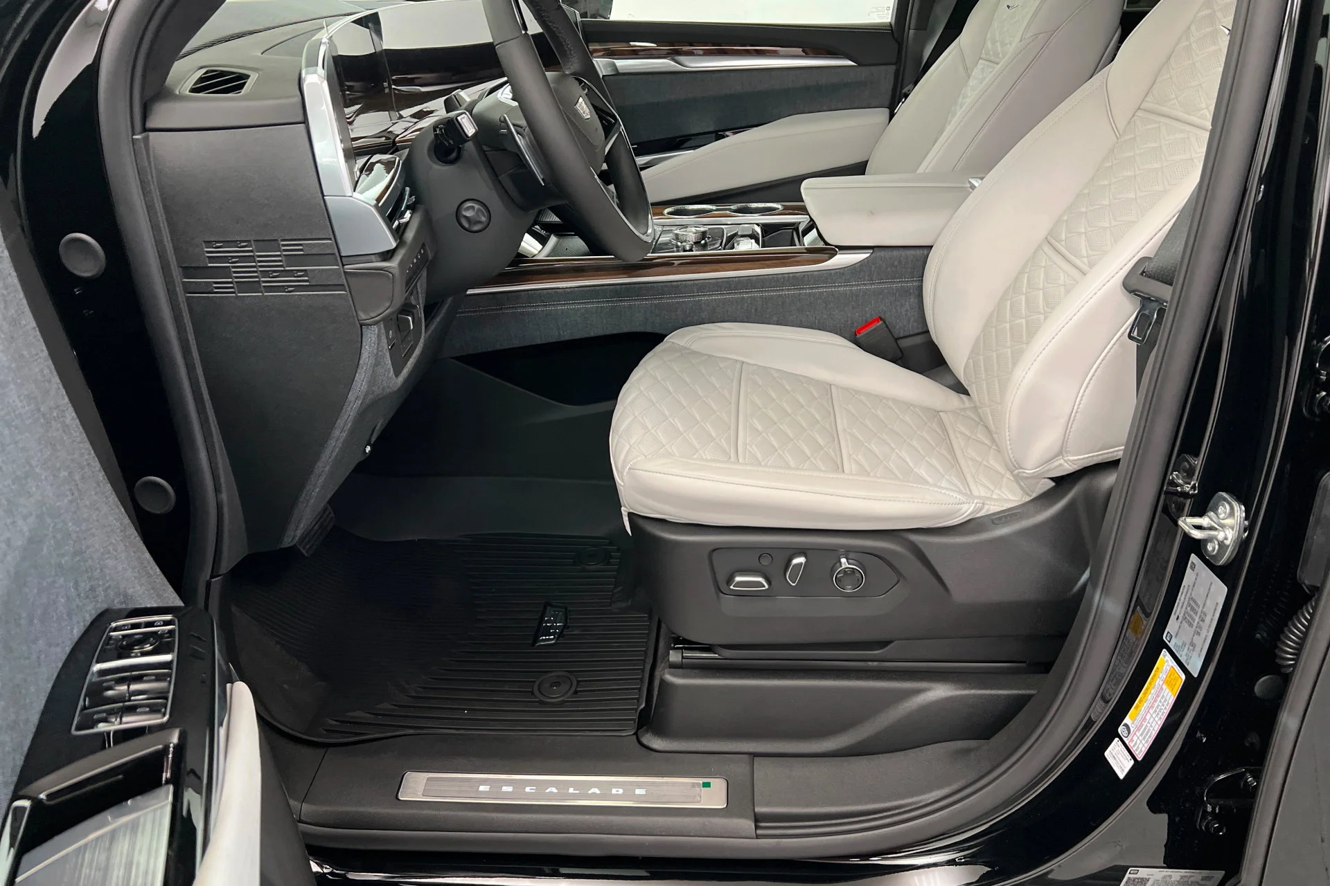2026 Cadillac Escalade Platinum Sport - Photo 17