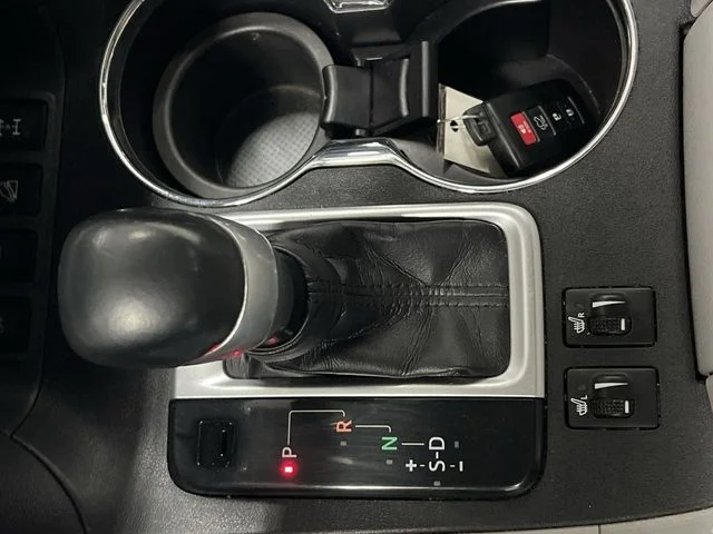 Used 2018 Gray Toyota XLE image 17