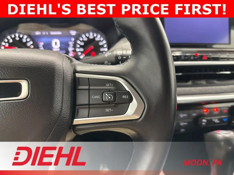 Used 2022 White Jeep Latitude image 25