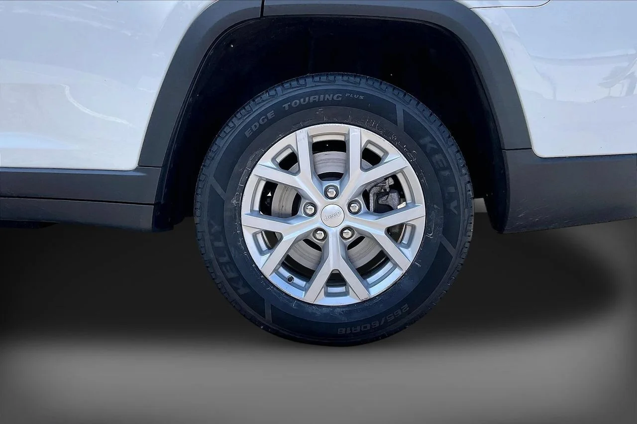 Used 2023 White Jeep Limited image 37