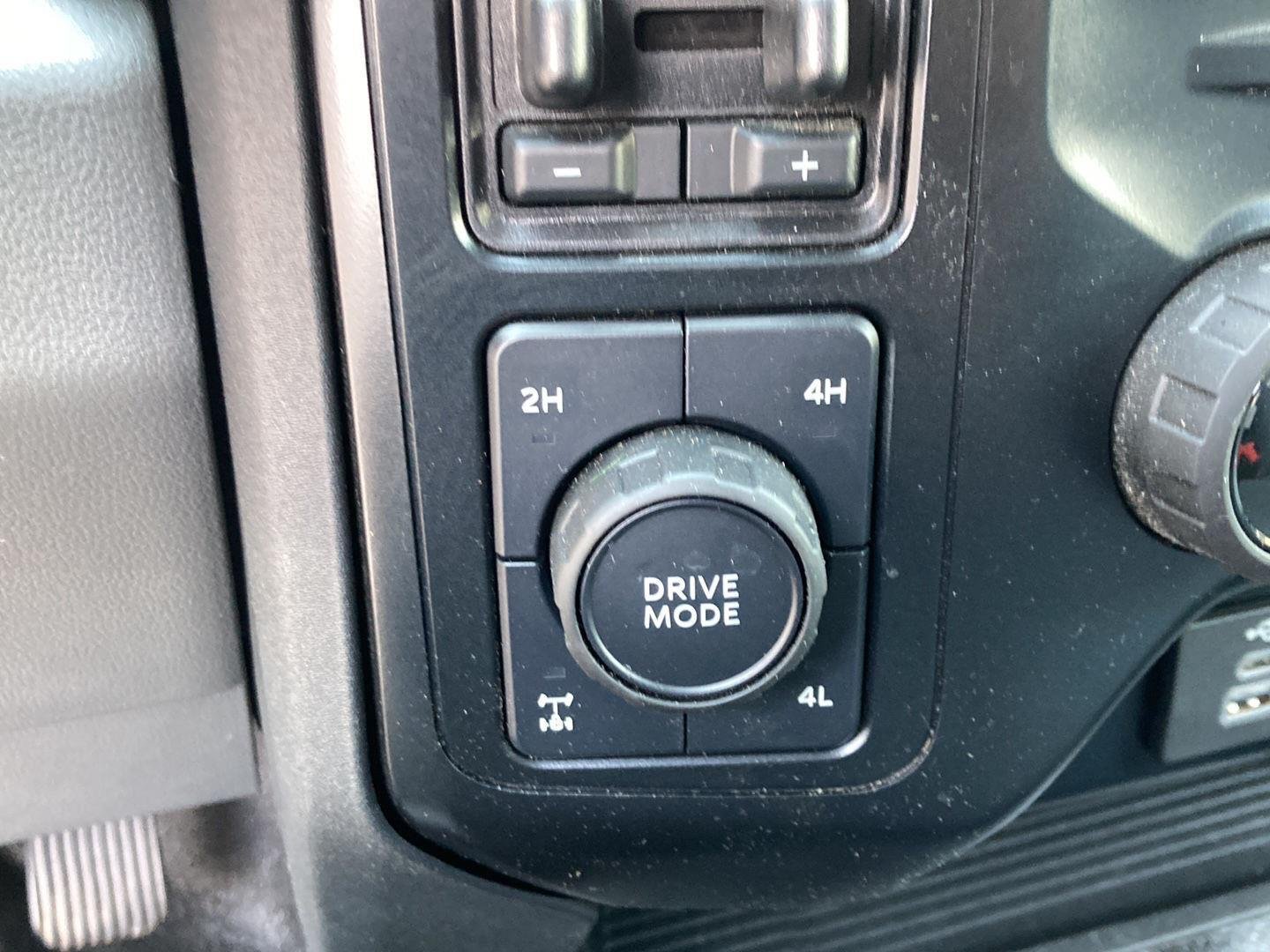 Used 2023 Black Metallic Ford XLT image 20