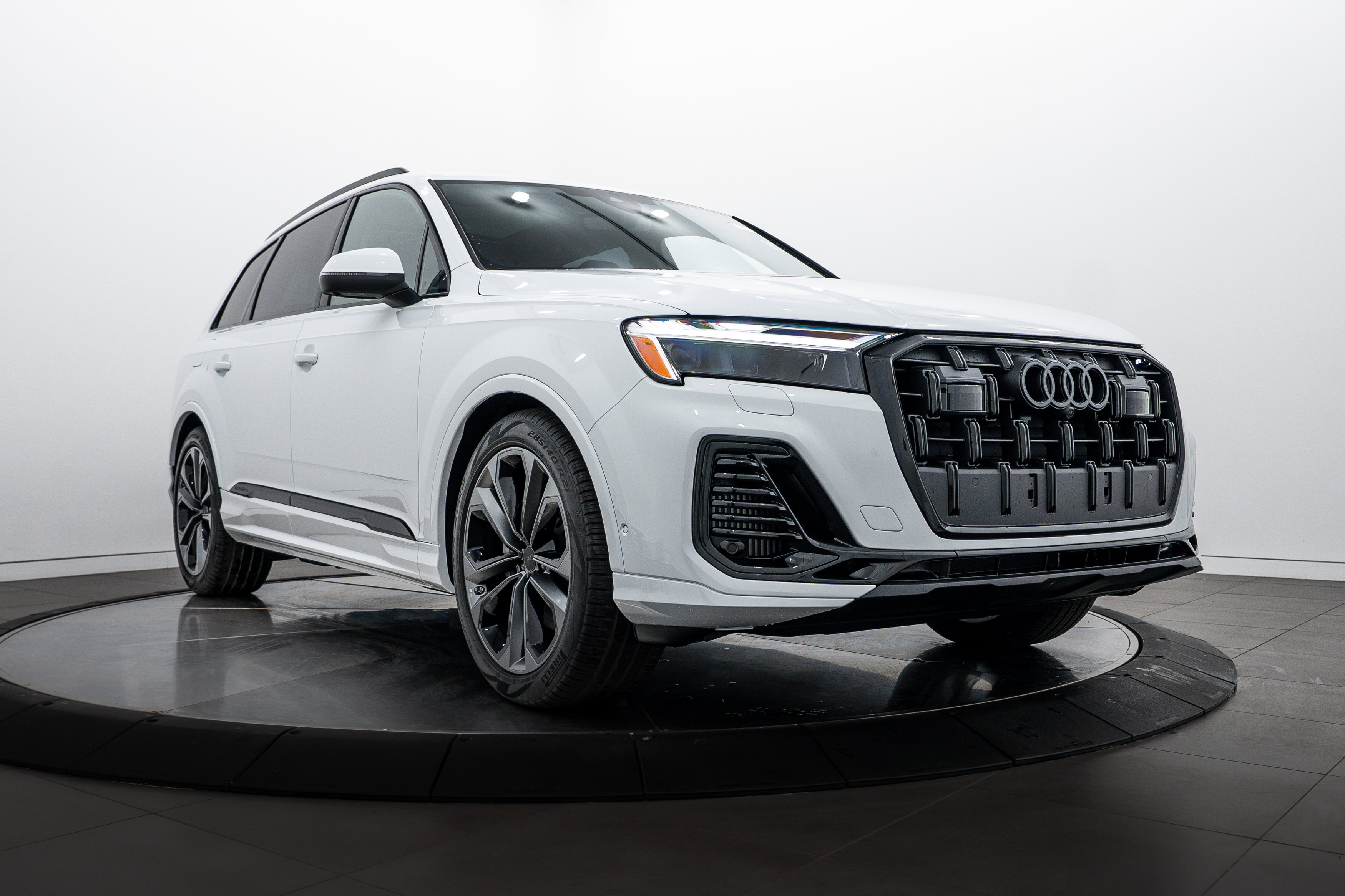 2026 Audi Q7 55 Premium Plus quattro Tiptronic's photo