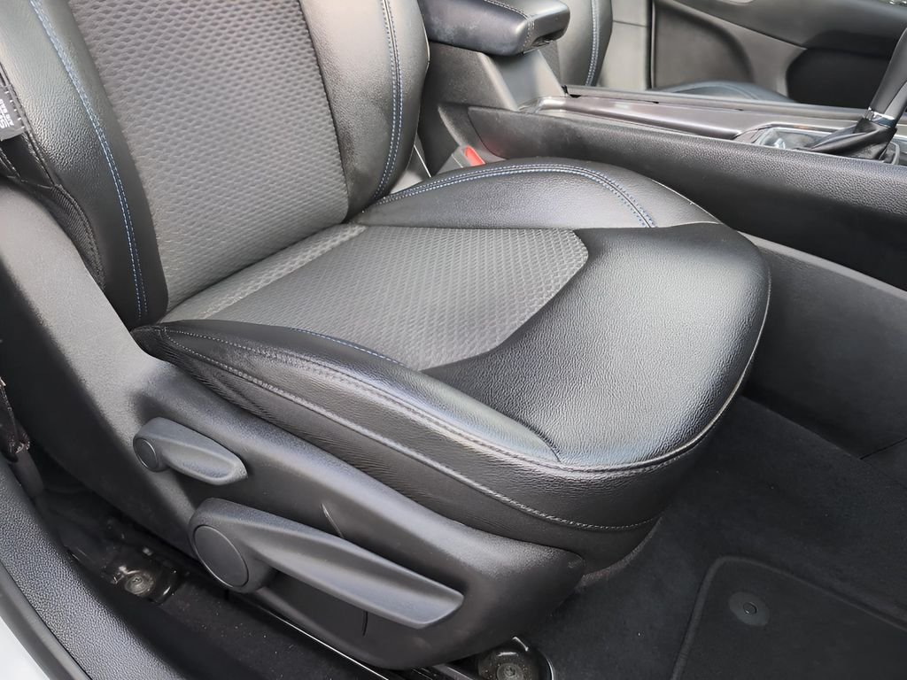 Used 2024 Bright White Clearcoat Jeep Latitude image 33