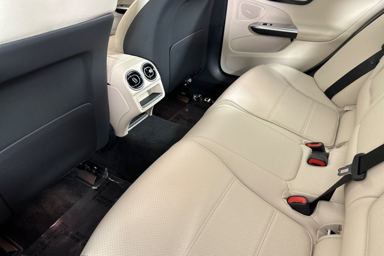 Used 2026 Polar White Mercedes-Benz C 300 image 11