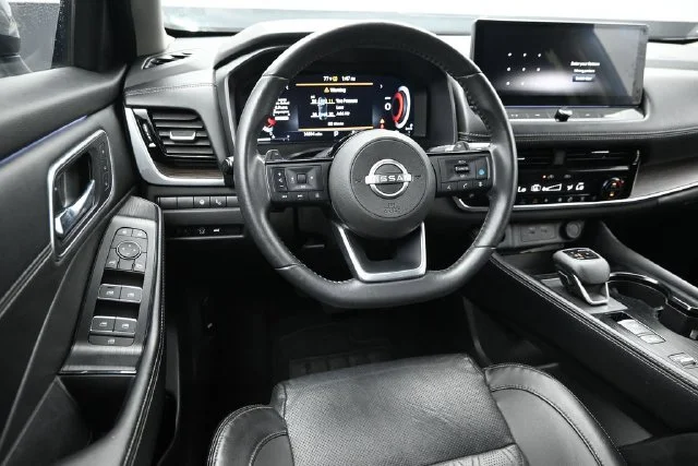 Used 2024 Gray Nissan Platinum image 12
