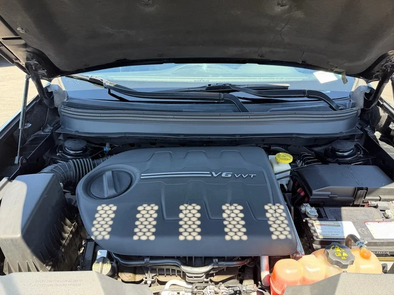 Used 2019 Diamond Black Cry Jeep Limited image 24