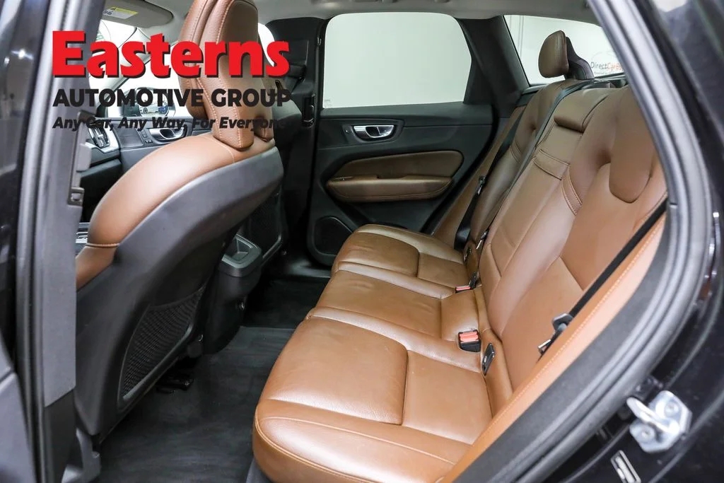 Used 2019 Black Volvo T5 Momentum image 22