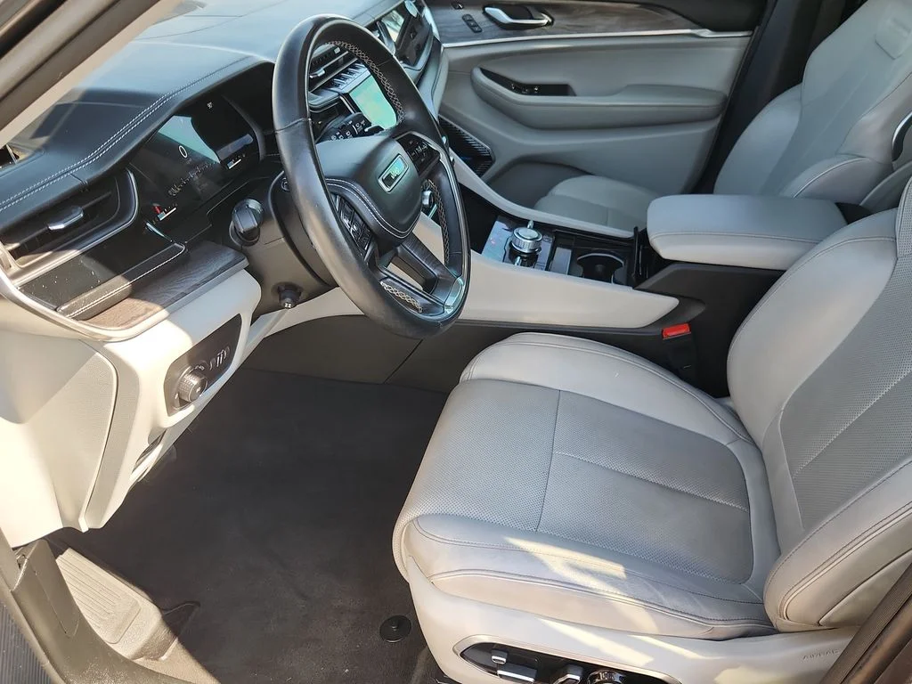Used 2022 Gray Jeep Overland image 7