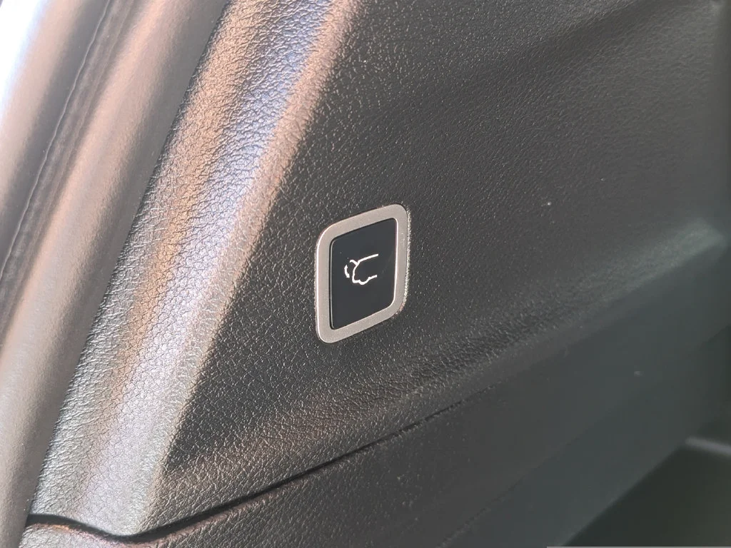 Used 2025 Black Chrysler Limited image 12