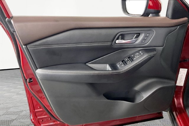 Used 2023 Red Nissan SL image 17