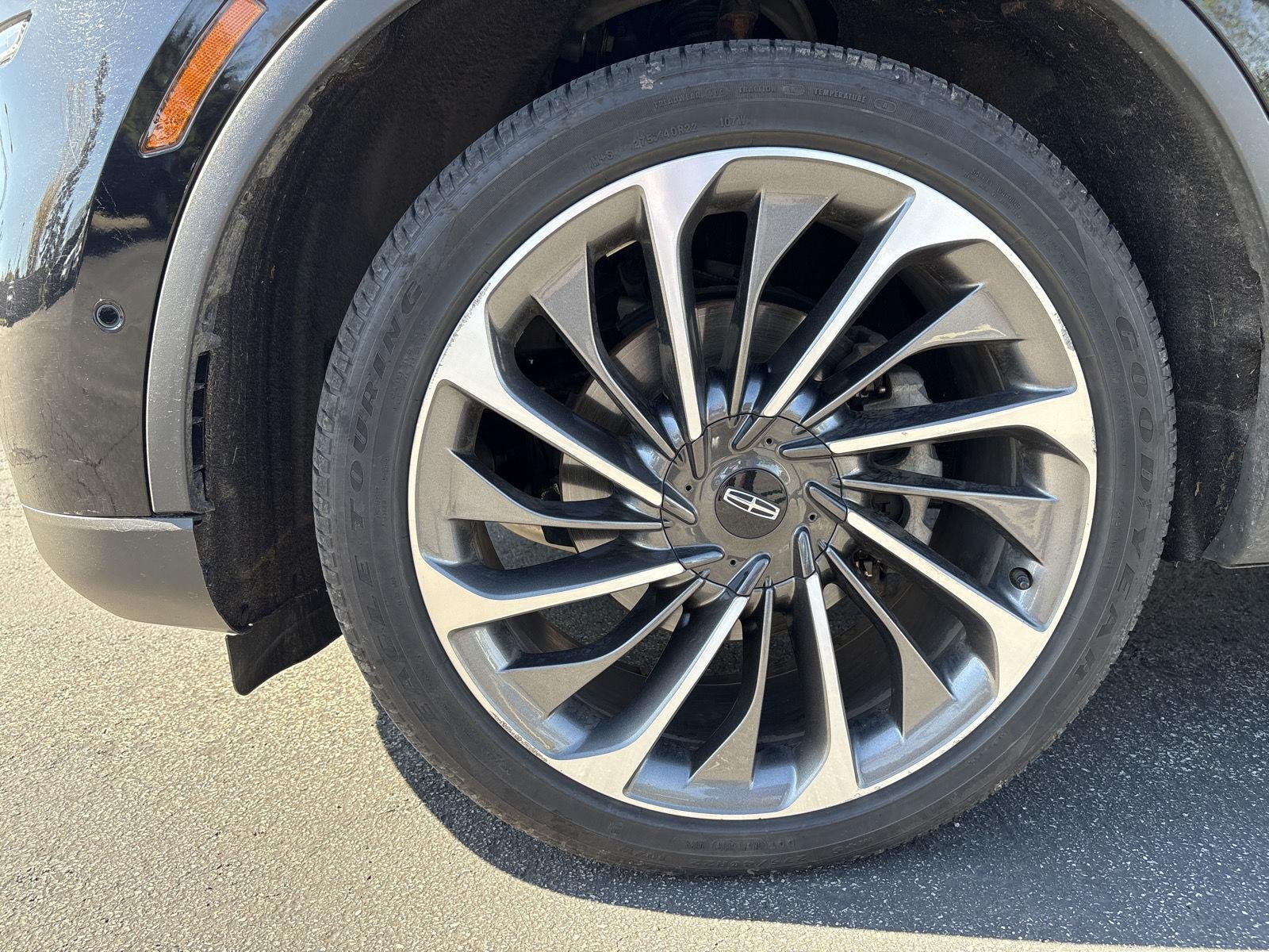 Used 2020 Infinite Black Metallic Lincoln Reserve image 4
