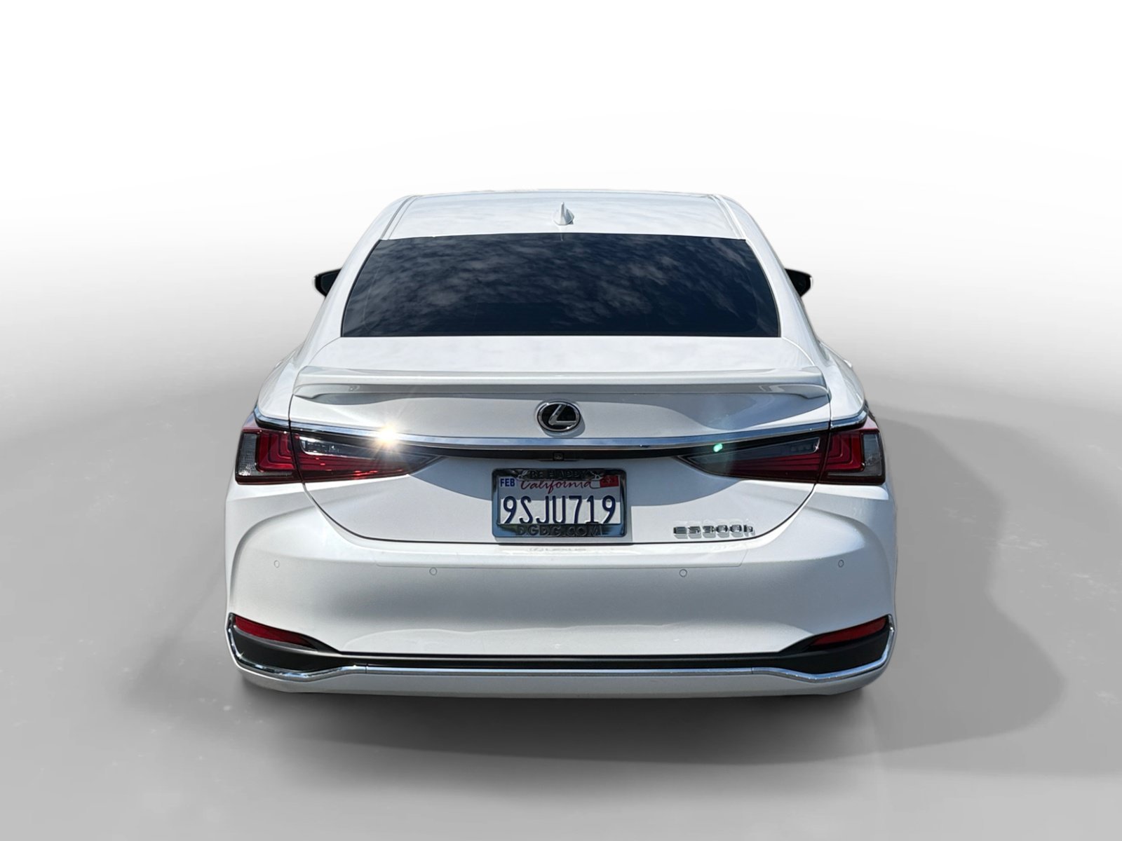 Used 2025 White Pearl Lexus 300h image 4