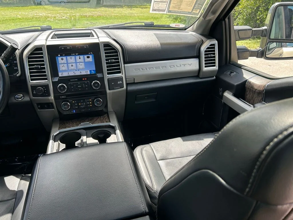 Used 2017 White Gold Metallic Ford Lariat image 11