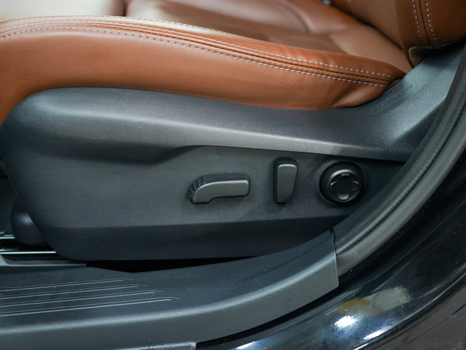 Used 2024 Crystal Black Pearl Subaru Touring XT image 27