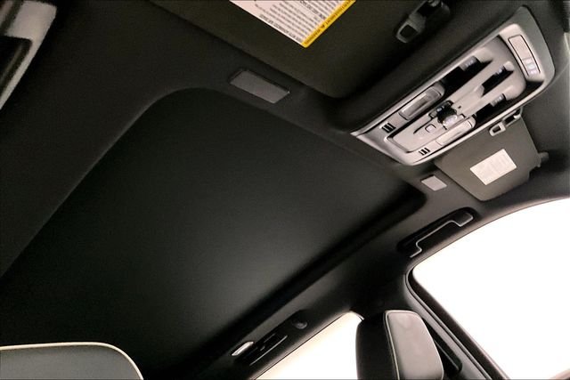 Used 2025 Summit White GMC Elevation image 20