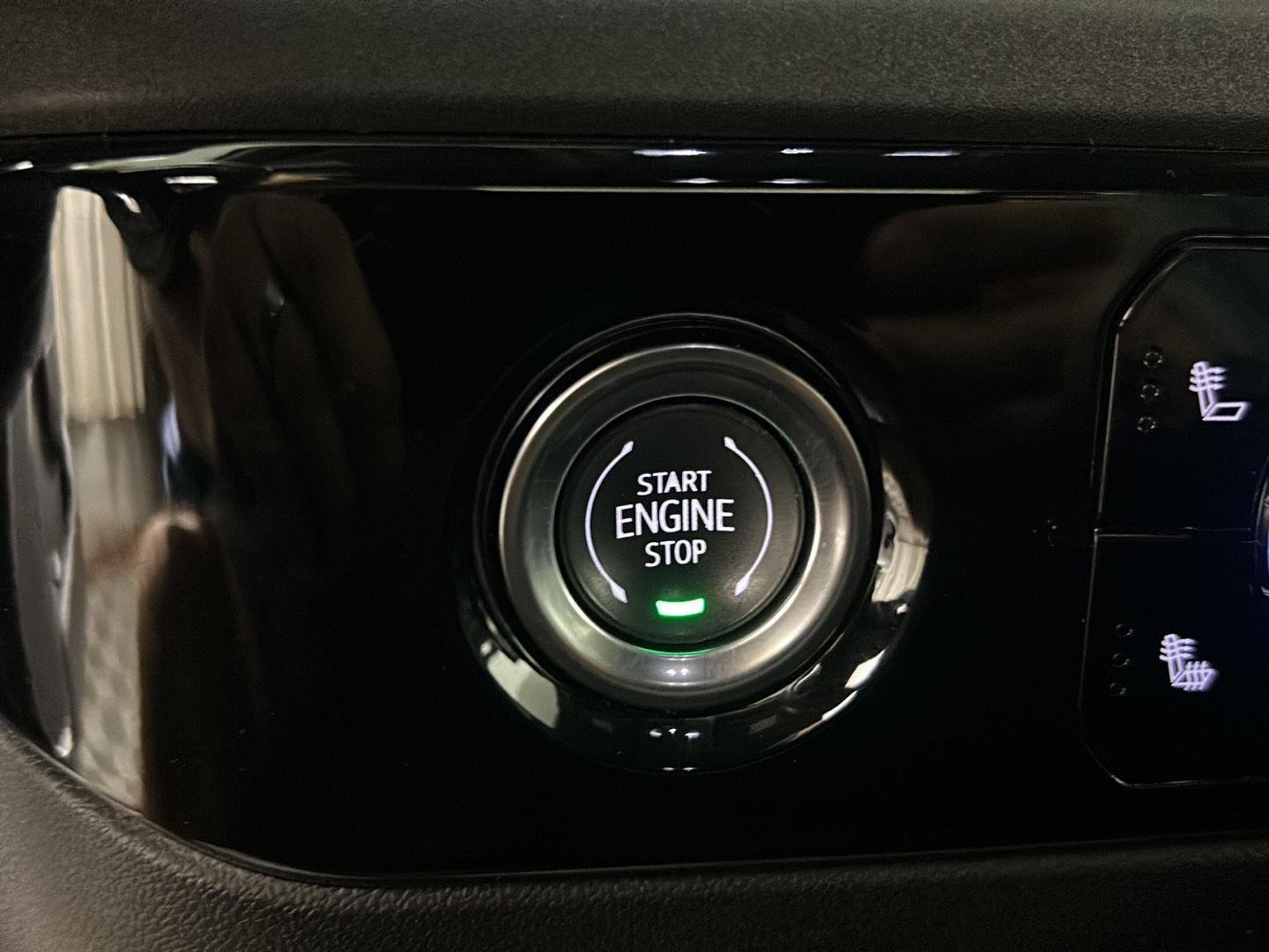Used 2024 Onyx Black GMC Elevation image 25